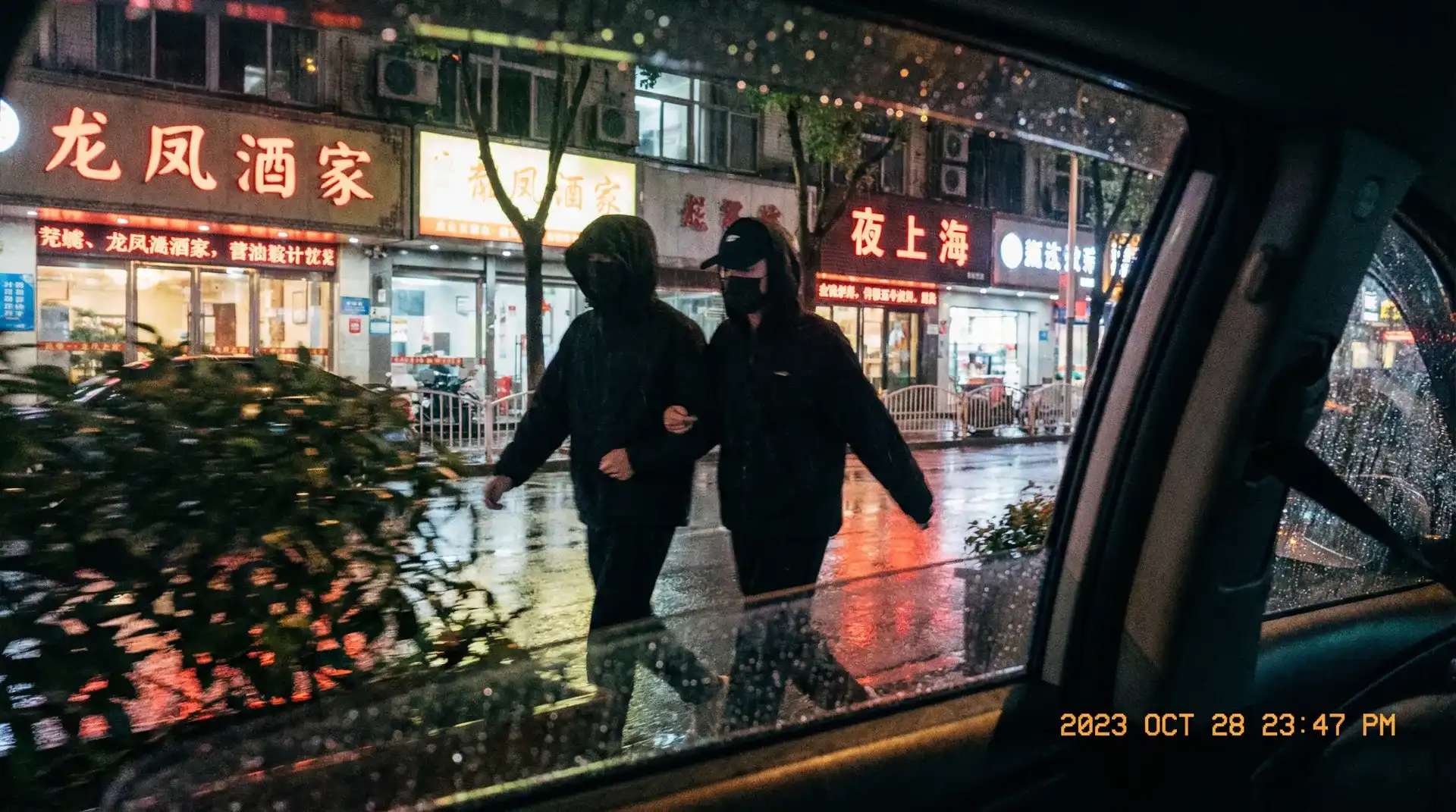 尤物 - 美女系列与精选图集汇总 - 顶流明星深夜密会现场抓拍照片